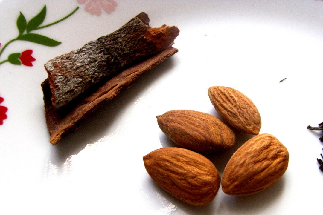 Kashmiri Kahwah, a Drink From India (+Recipe)