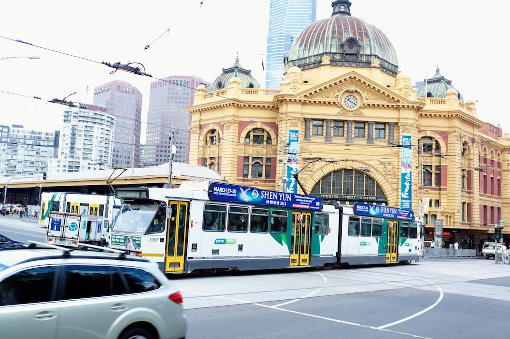 Victorian Officials Warmly Welcome Shen Yun to Australia