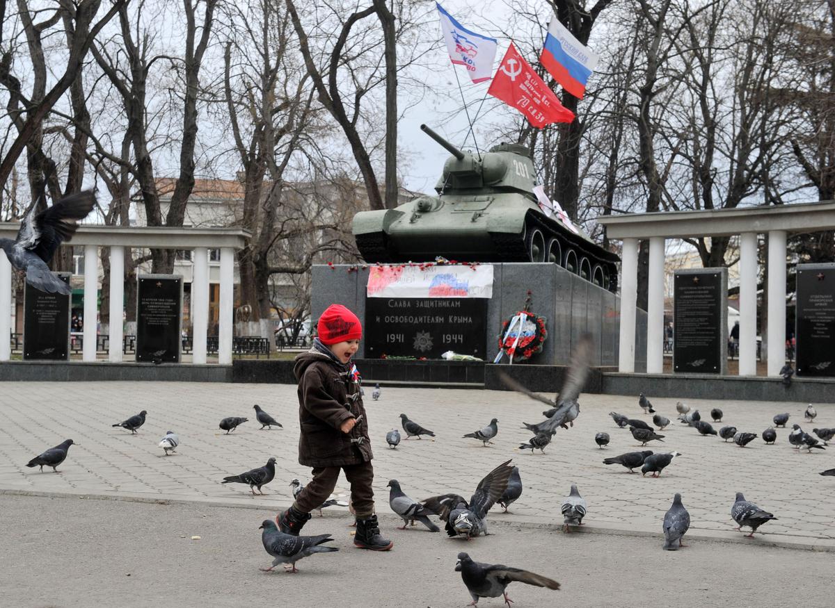 ‘Free World’ Needs to Grow a Backbone Before Confronting Putin