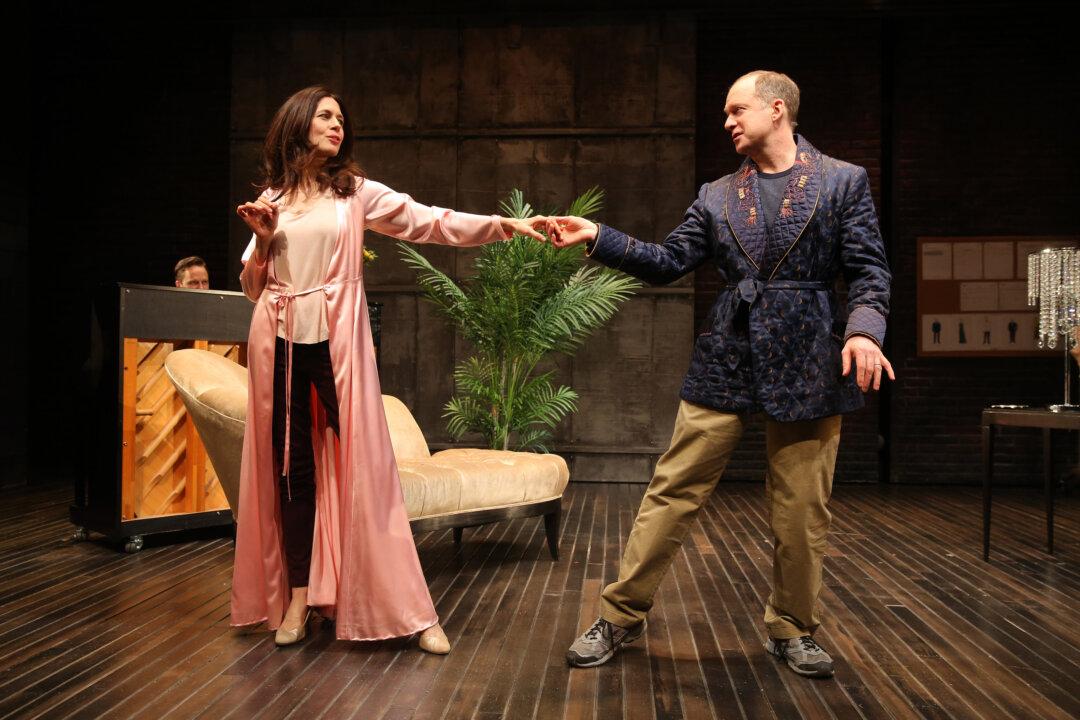 Theater Review: ‘Stage Kiss’