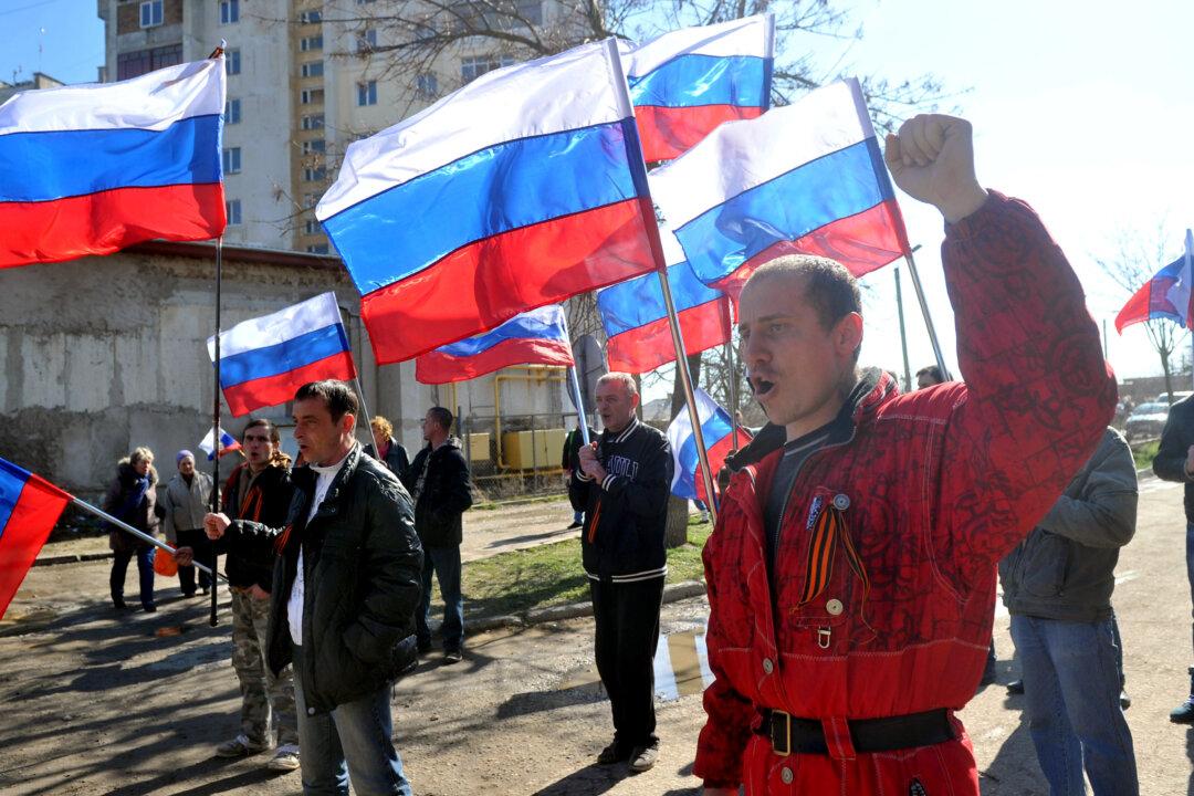 Order Hangs by a Thread as Supporters of Ukraine and Russia March in Donetsk