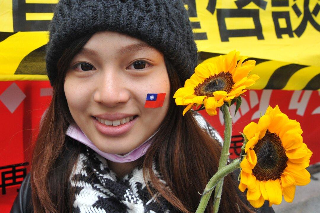 Standing With Taipei Student Sunflower Movement