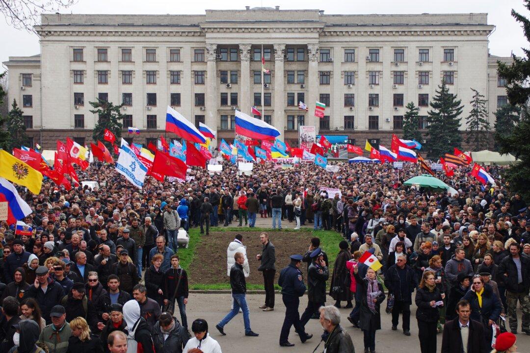 All Eyes on Russia as Ukraine Hurtles Towards Civil War
