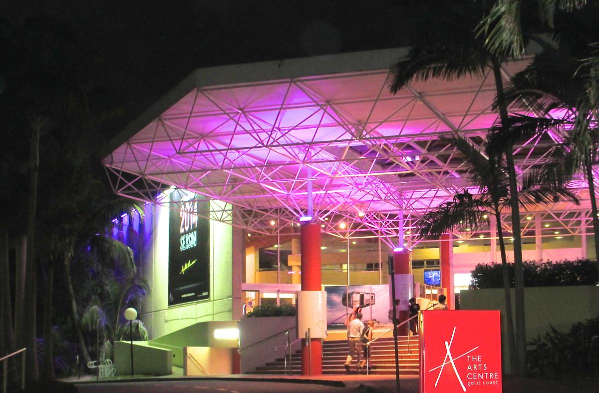 Chinese Visitor to Gold Coast Feels ‘Power of the heart’ in Shen Yun