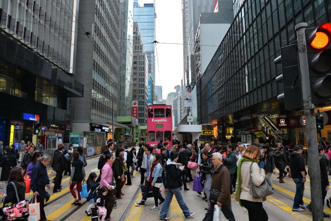 Hong Kong’s Economy Grows at Snail’s Pace Since 1997