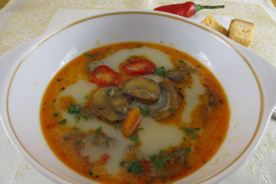 Mushroom Soup With Garlic and Cream