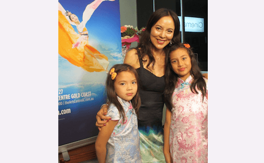 Chinese Theatergoer Hopes Shen Yun Will Perform in China (Video)