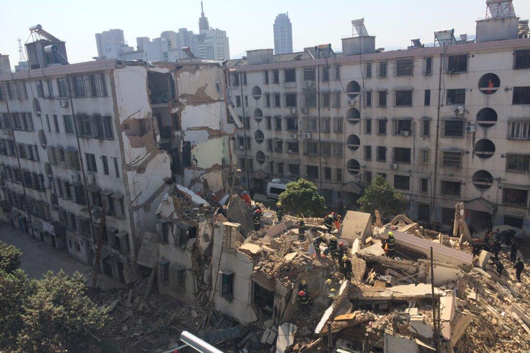 China’s Apartments Built ‘Fast Food Style’ Starting to Crumble