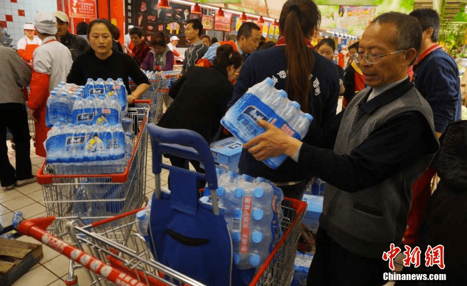 Polluted Drinking Water Panics Chinese City