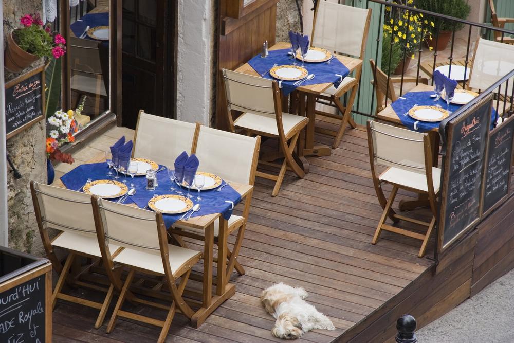 Couple Gets Bad Service at Restaurant, Leaves Message and Tip for Waiter