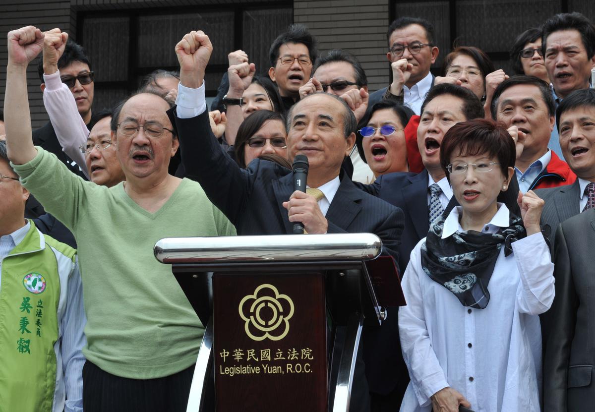 Taiwan Politician Promises Pause on China Trade Deal