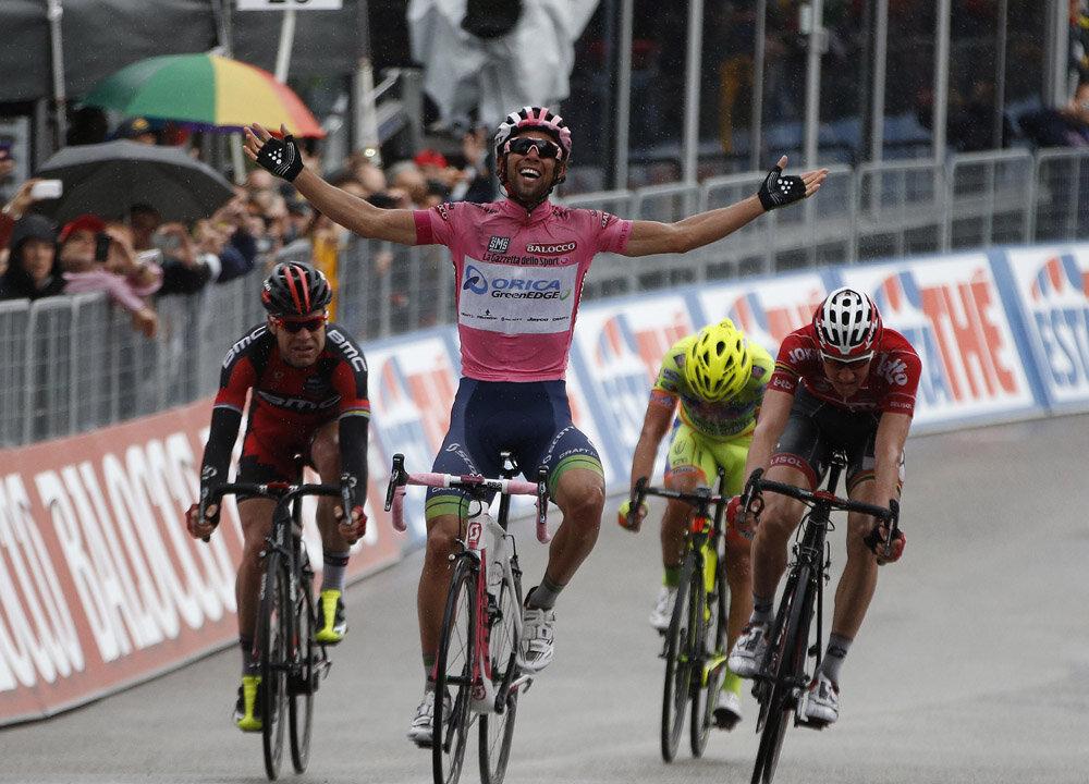Matthews Wins Stage, Keeps Pink After Crash Thins Field in Giro d'Italia