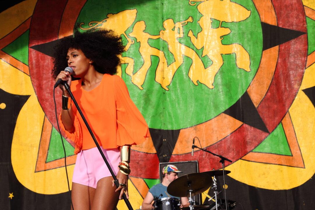 Solange Knowles Twitter, Tumblr Reaction: Beyonce’s Sister Allegedly Attacks Jay Z; Videos, Photos, Report Indicates