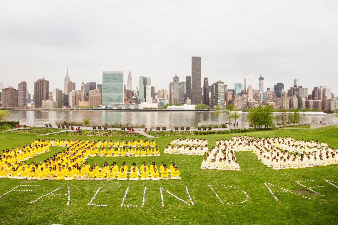 A Falun Gong Tradition Forms in a Long Island City Park