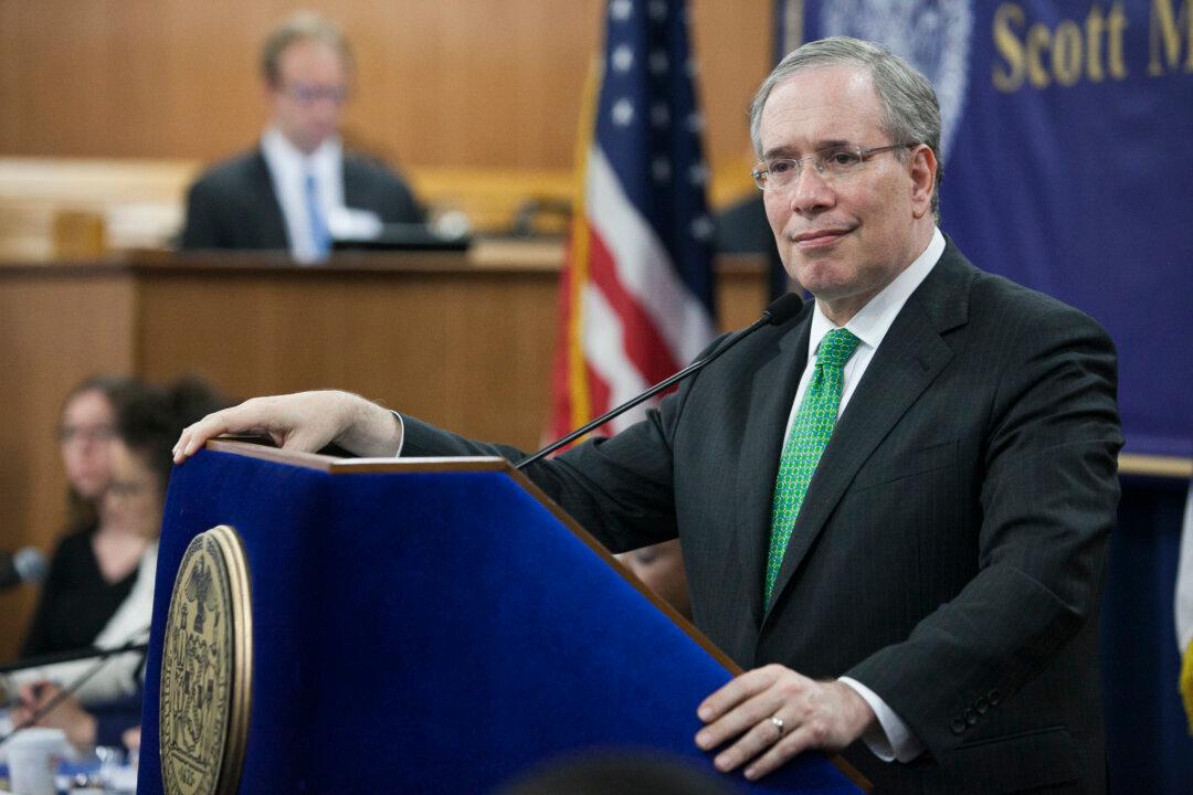 Comptroller: Minimum Wage Hikes Would Benefit 1.2 Million New Yorkers