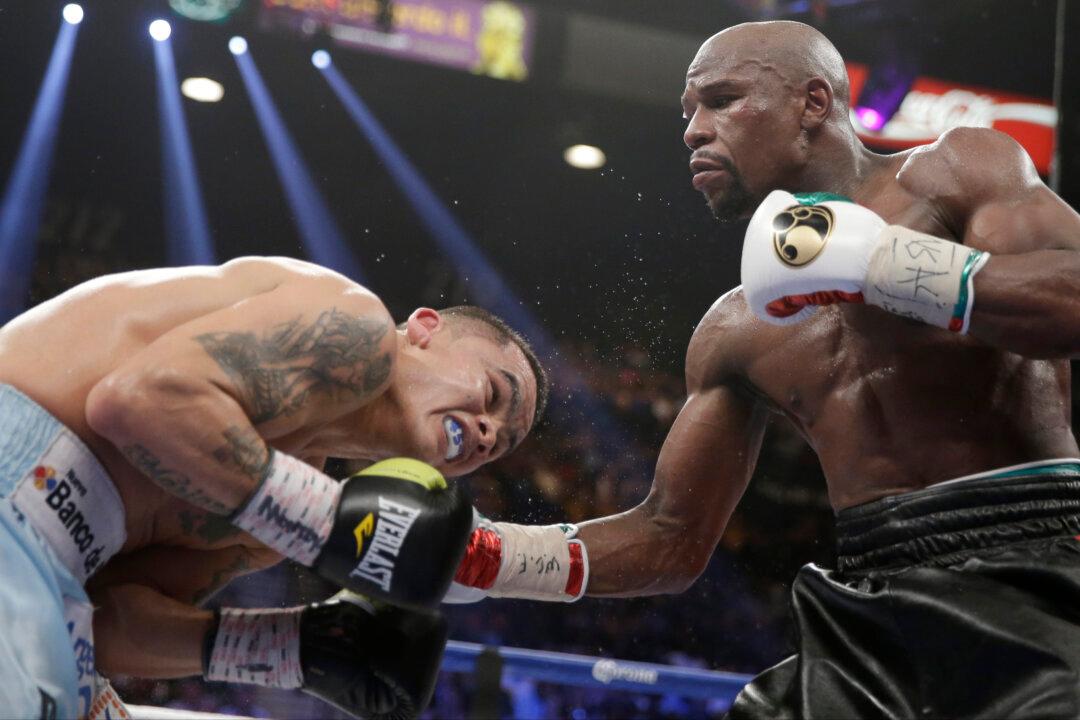 Floyd Mayweather Shot? ‘Tour Bus Shot Up - 2 Dead, Rapper TI Taken into Custody for Questioning’ is a False Article