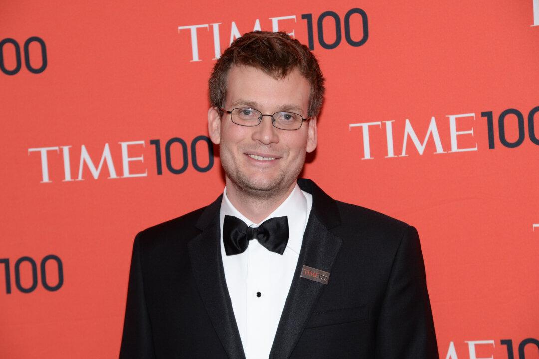 ‘The Fault in Our Stars’ Author John Green Inspires #Johning Meme (Photos)