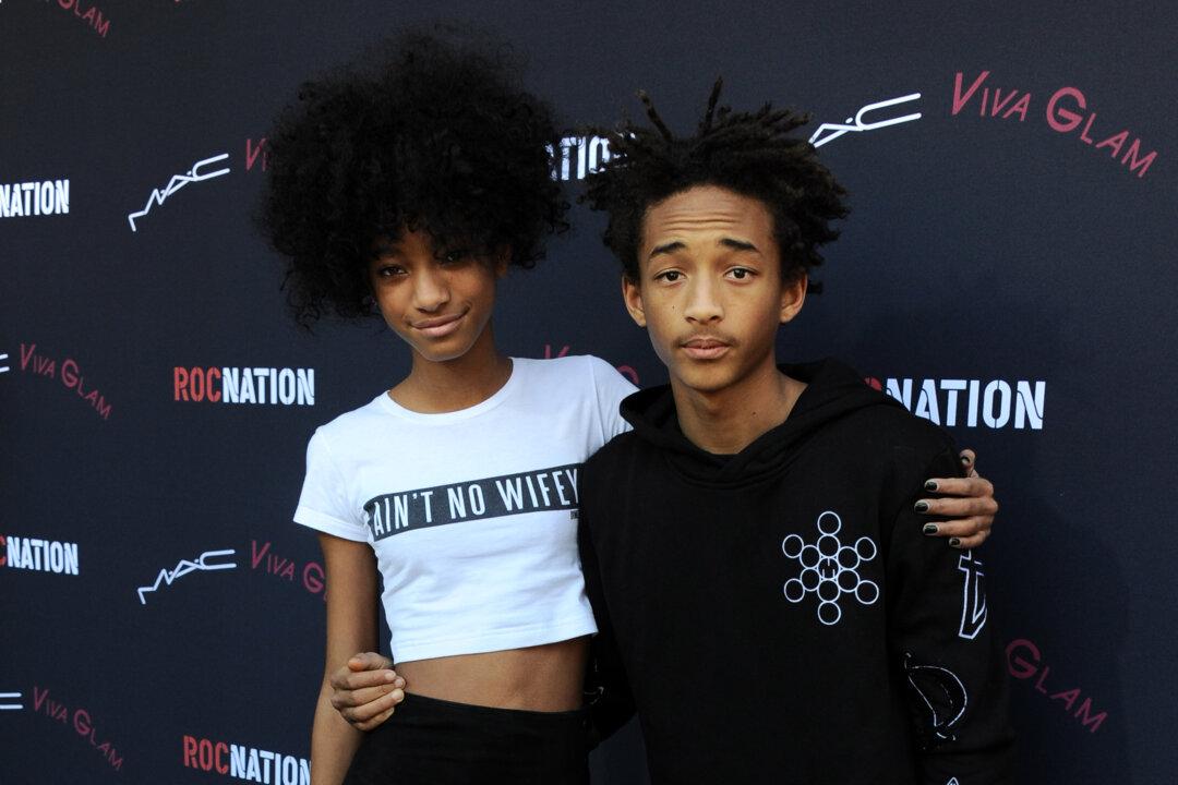 Willow Smith Instagram, Pictures; Responds to Controversial Photo With Moises Arias