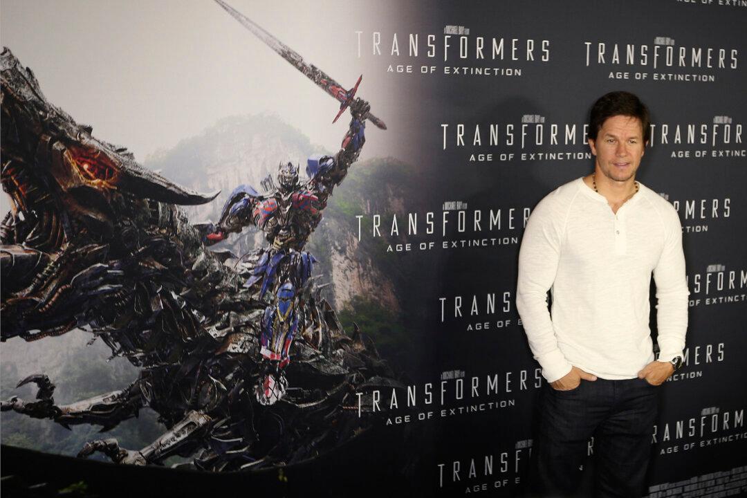 Transformers 4 Age of Extinction Star Mark Wahlberg Says the Movie Is Worth the Wait