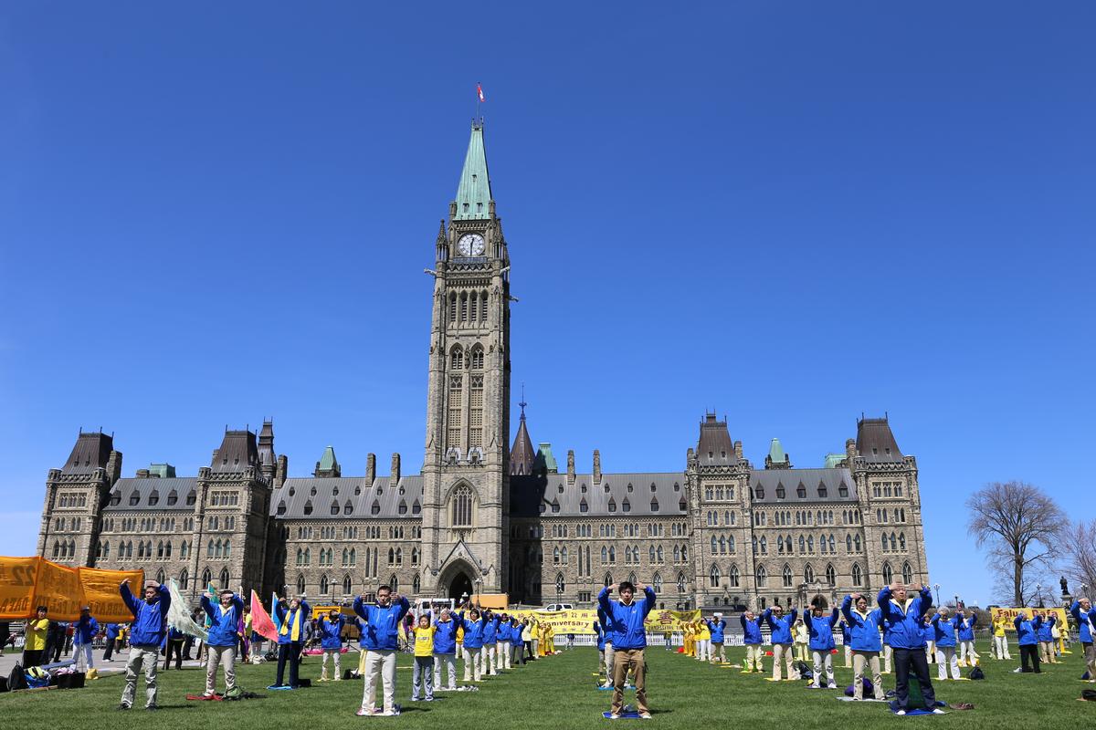 World Falun Dafa Day Celebrated in Canada