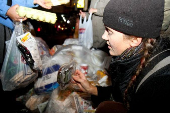 ‘Dumpster Diving’ in NYC: Living on Leftovers