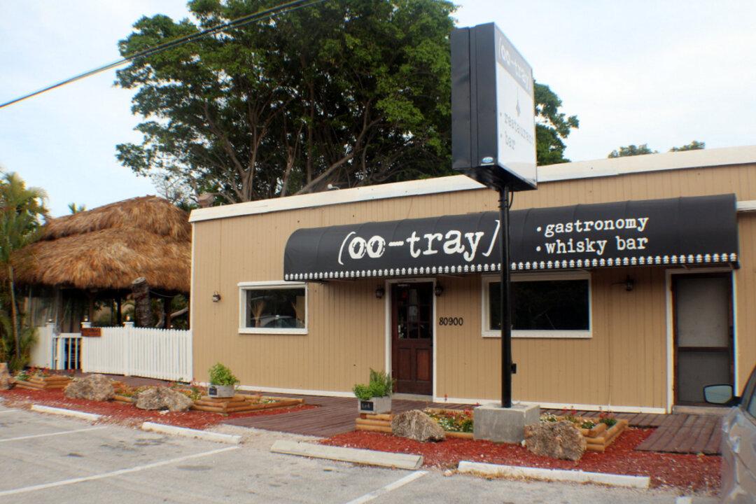 OO-Tray Restaurant: Unconventional But Delicious