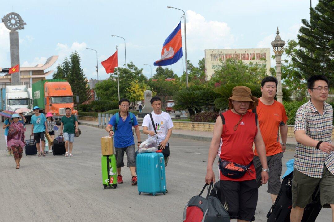 China Uncensored: To Chinese in Vietnam - ‘Fend for Yourselves’