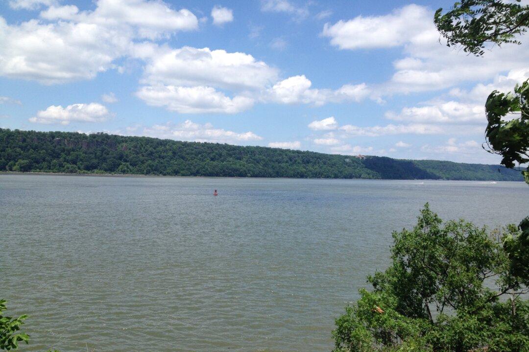 Mayor Renews Effort to Keep Englewood Cliffs Residents in The Dark