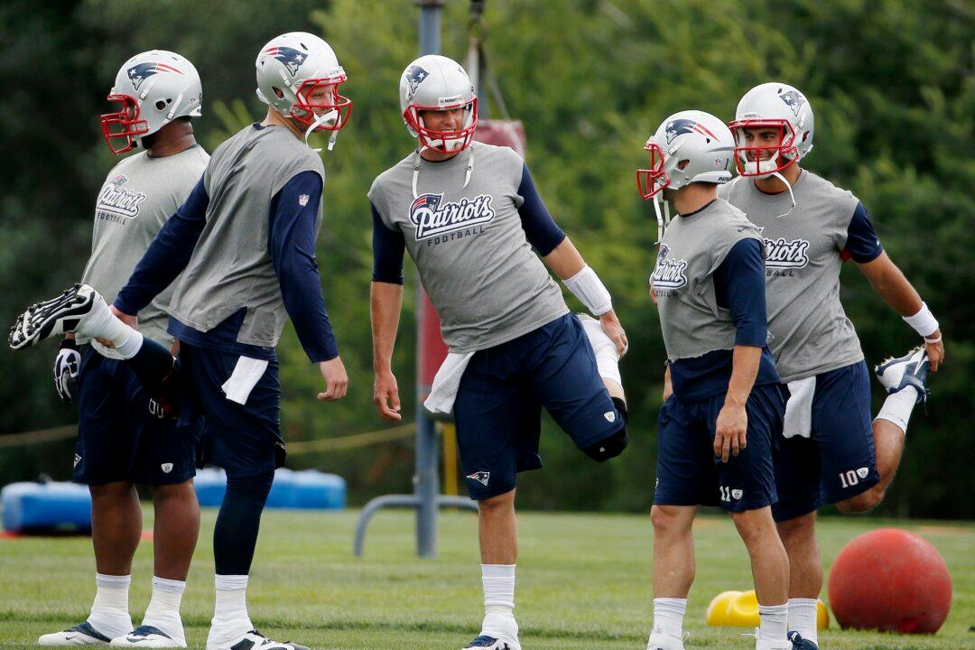Tom Brady Wishes Ryan Mallett Luck in First NFL Start on Facebook