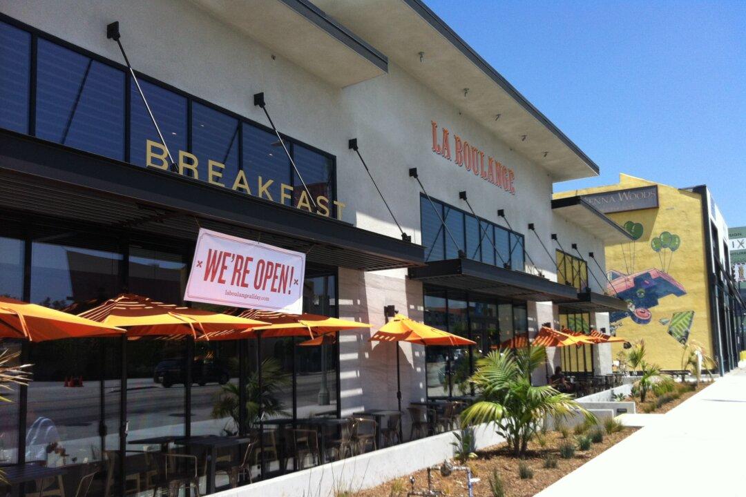 Starbucks Restaurant La Boulange Opens in Los Angeles