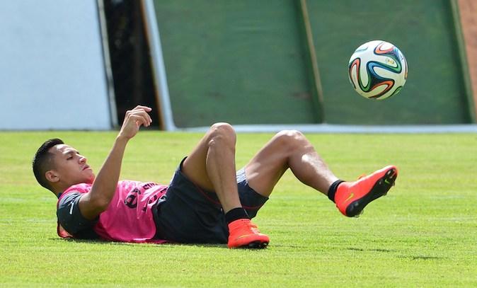 EPL Transfer News Latest: Chelsea Target Filipe Luis, Arsenal Want Alexis Sanchez, Cristian Tello, Liverpool to Lose Out on Kevin Volland?