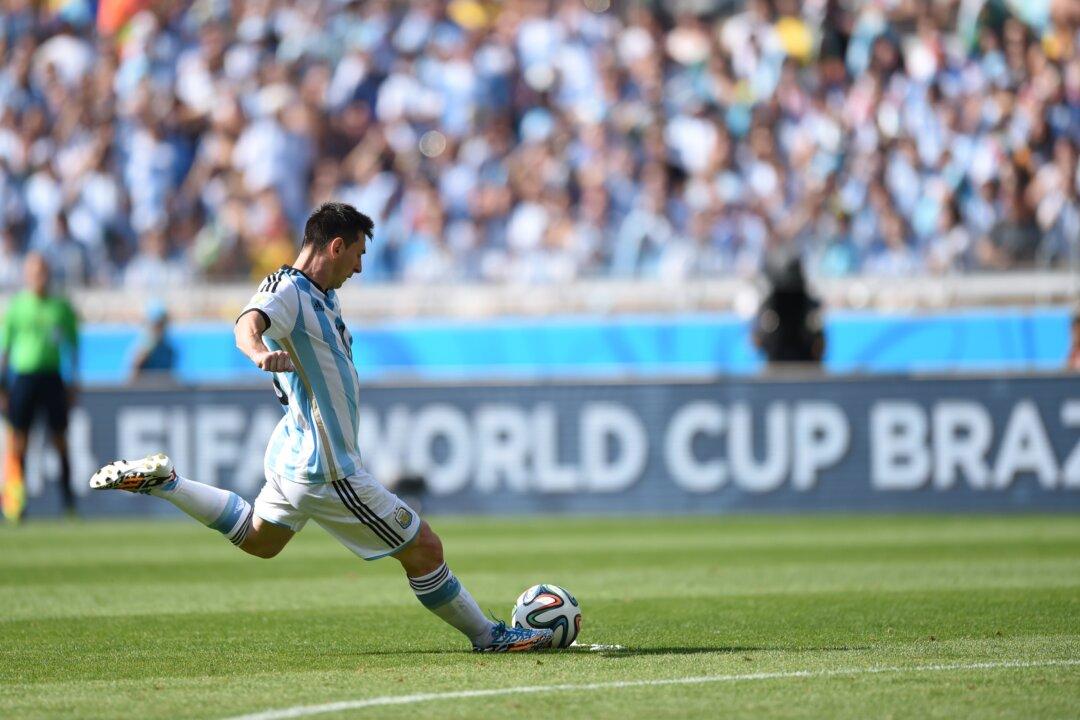 Lionel Messi Free Kick Video Today: Argentina, Barcelona Star Clears the Wall, and the Bar, Too