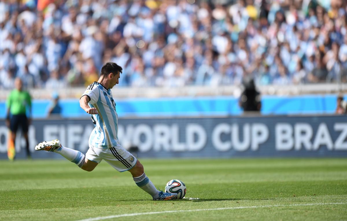 Lionel Messi Free Kick Video Today: Argentina, Barcelona Star Clears the Wall, and the Bar, Too