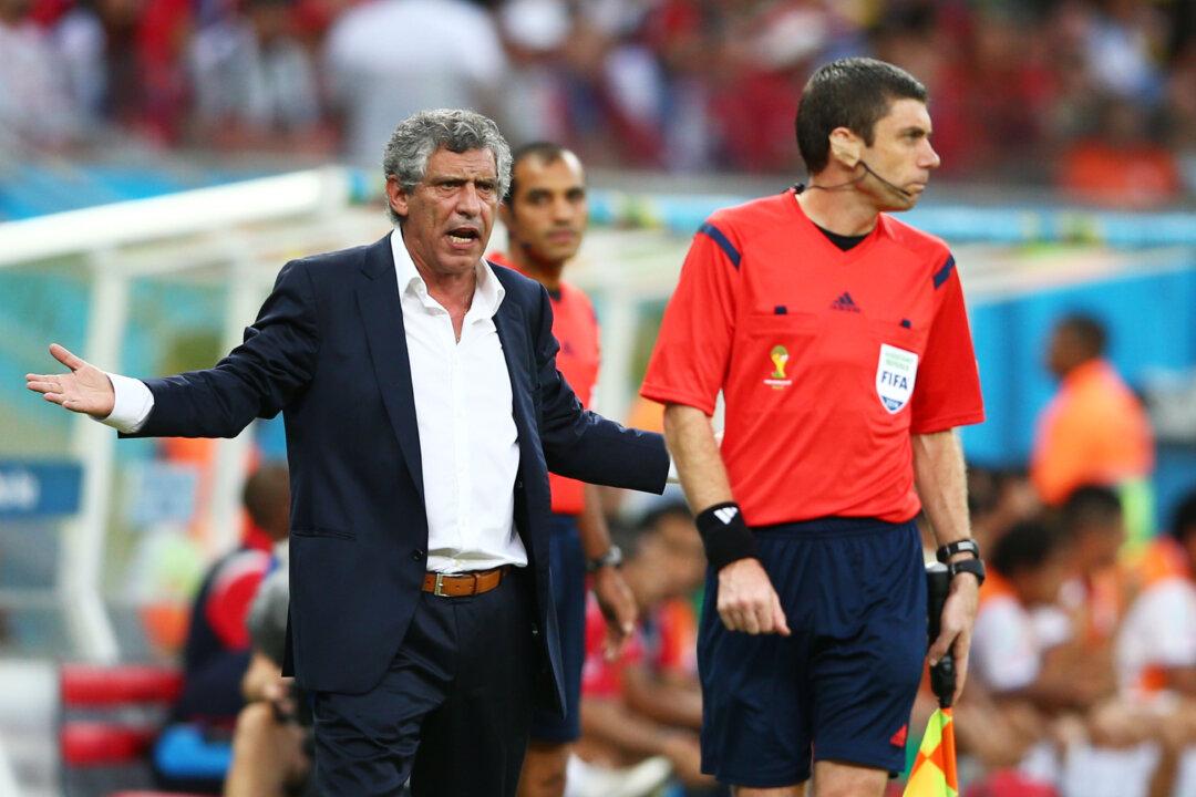Fernando Santos Sending Off: Greece Coach Sent to the Stands by Referee Benjamin Williams, Complains of Double-Standards
