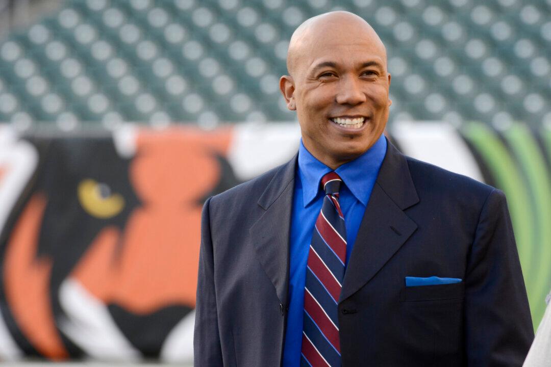 Hines Ward, Former Pittsburgh Steelers Player, Getting Married to Lindsey Georgalas at Heinz Field