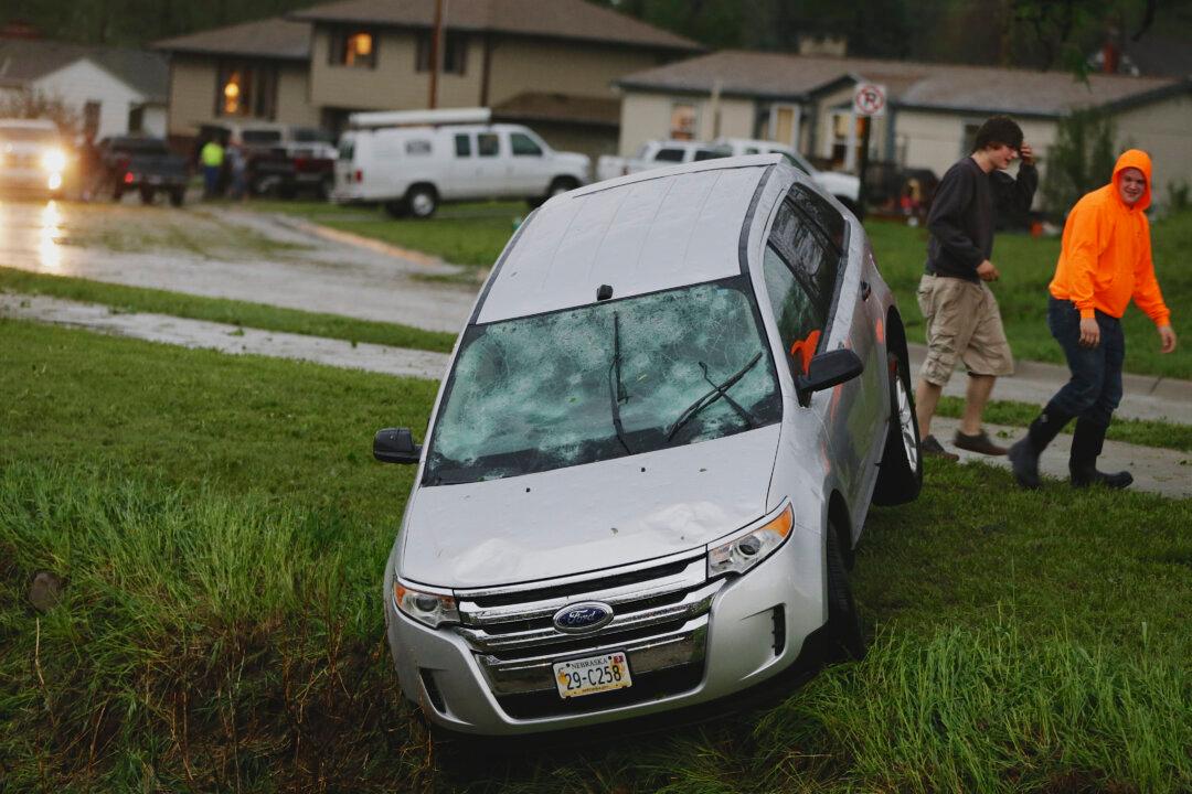Derecho Storm Hits Midwest, South; Spanish Ponounciation