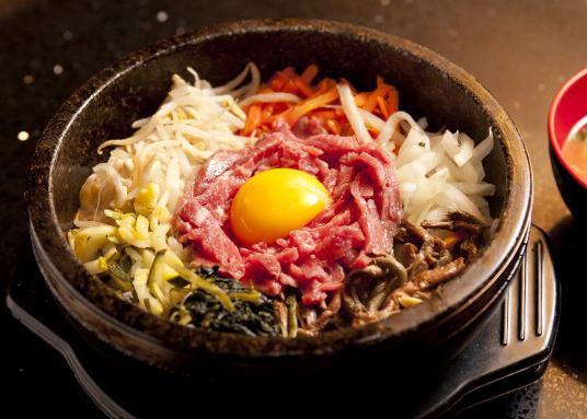 How to Eat Dolsot Bibimbap