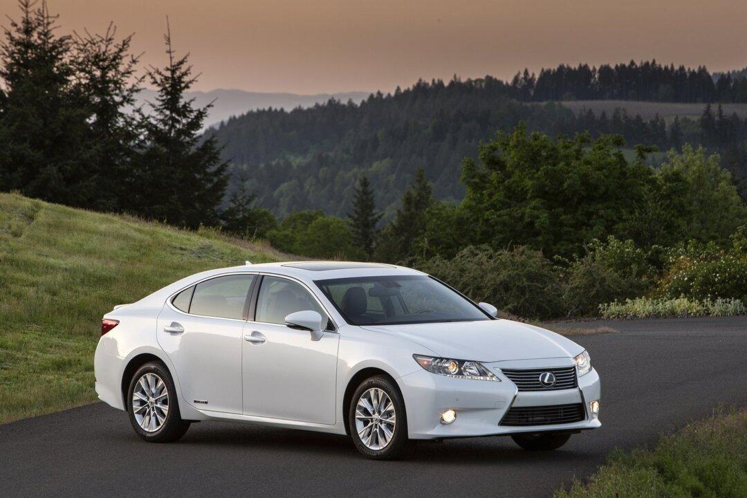 2014 Lexus ES 300h: A Winner in the Entry-Level Luxury Segment