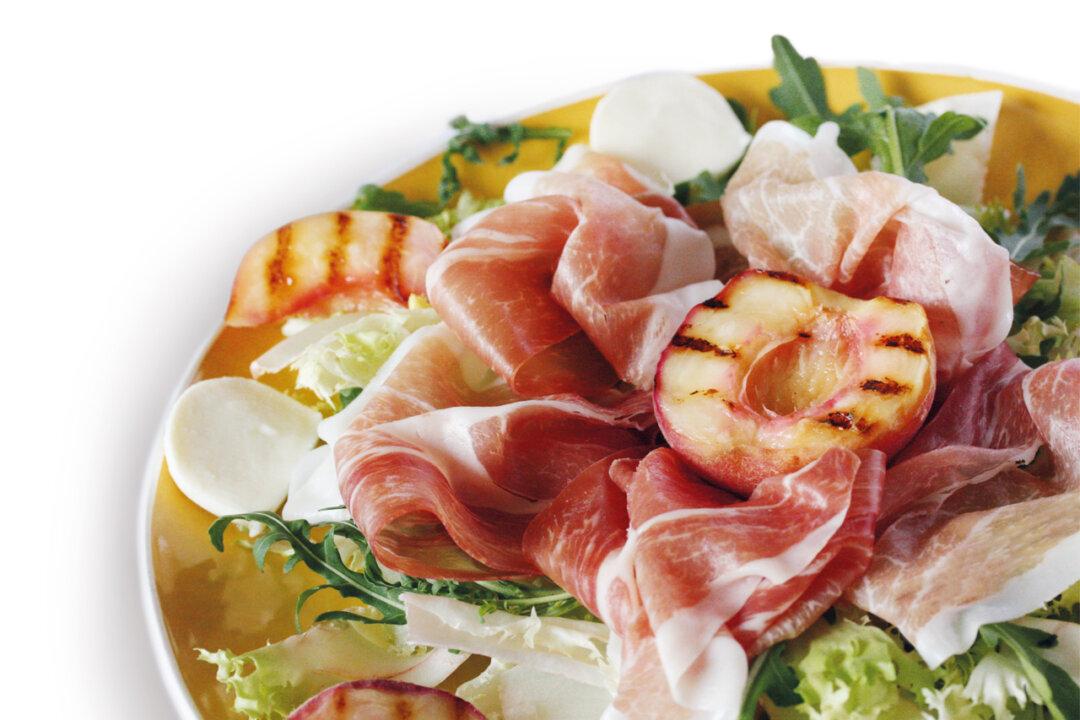 Recipe: Prosciutto Amatriciano With Arugula and White Peaches