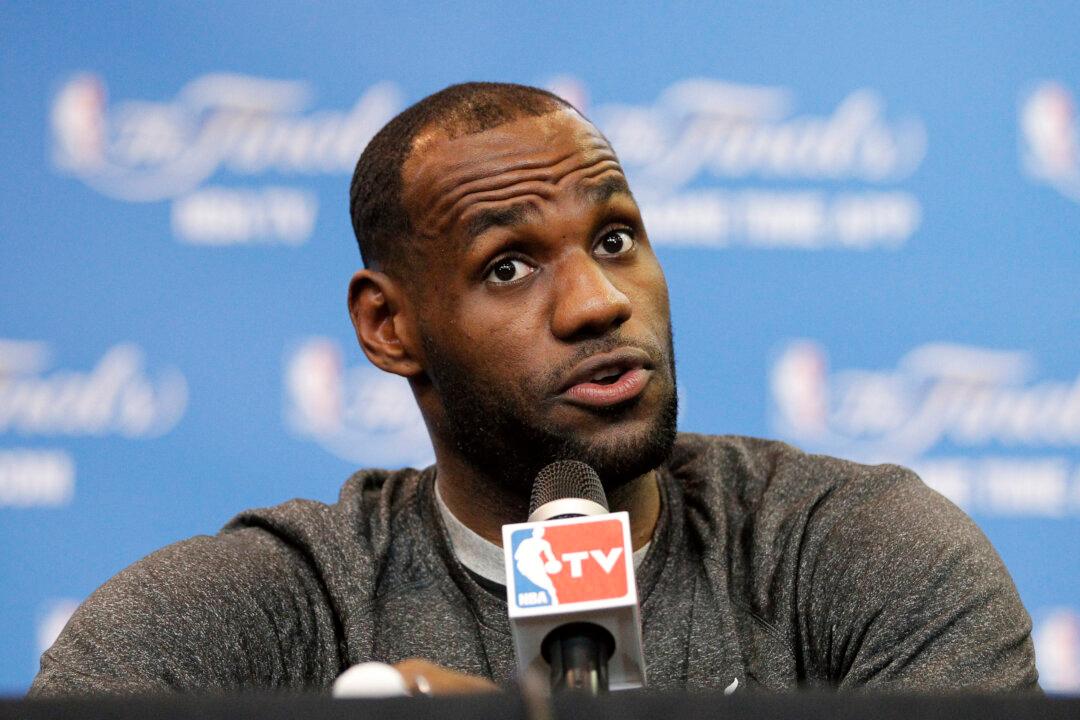 LeBron James to Los Angeles Lakers, Clippers? Trade Rumors, Free Agent Rumors Persist