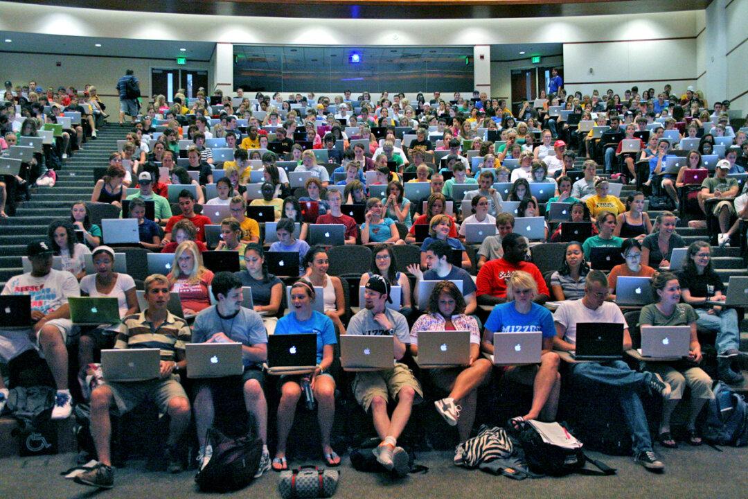 Don’t Ban Laptops in Class, Talk to Students via Facebook