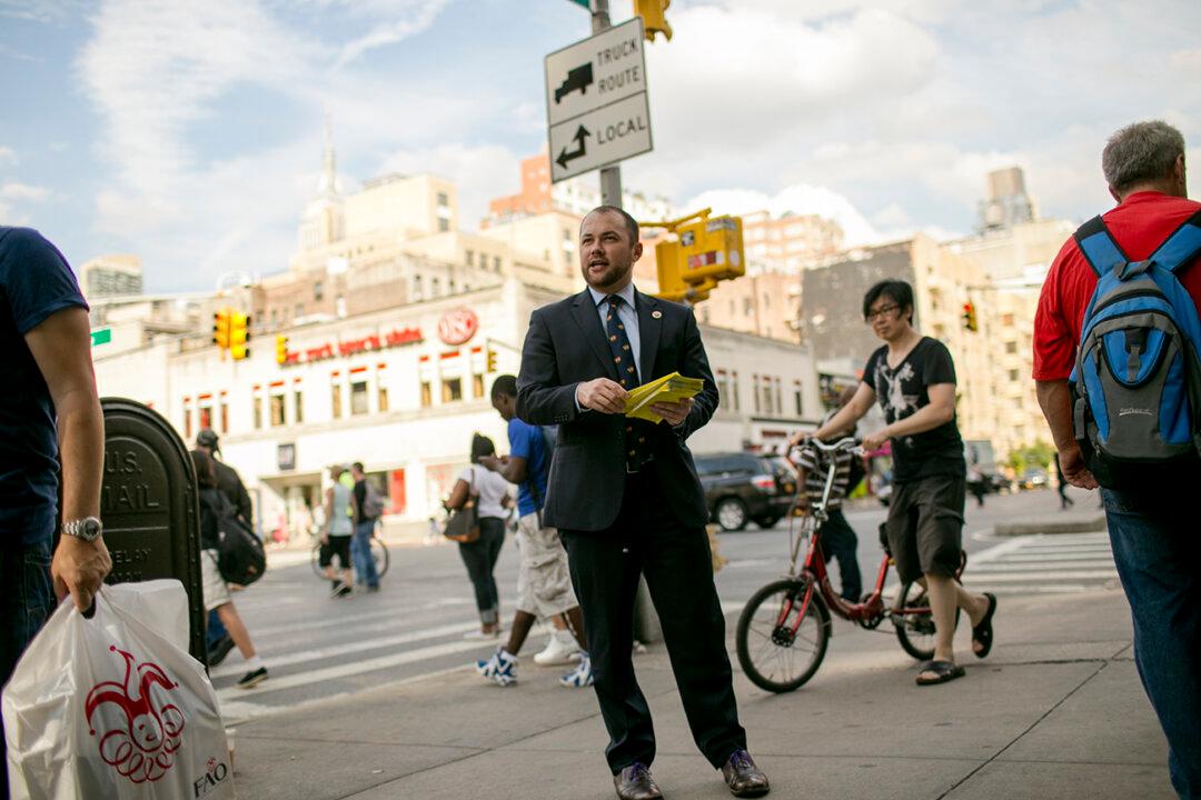 Volunteers Spread Word About Paid Sick Leave