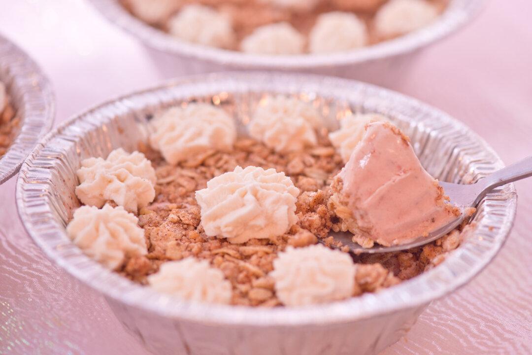 Chill Out With a Mini-Strawberry-Rhubarb Crisp Ice Cream Pie
