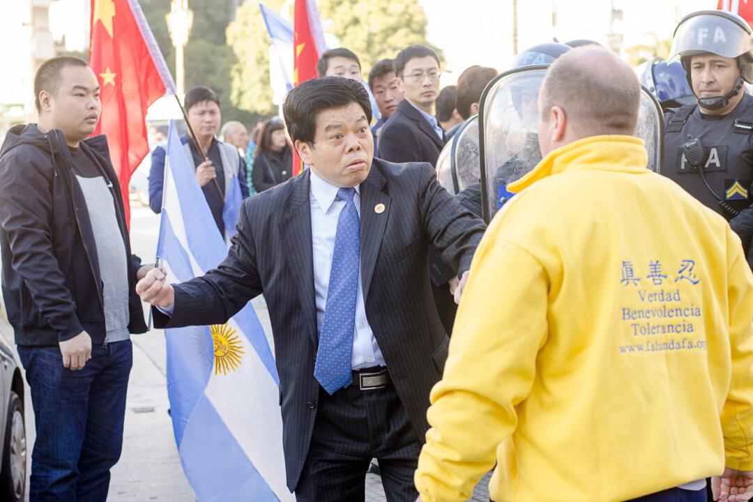 Gangs Attack Protesters During Chinese Leader’s Visit in Argentina