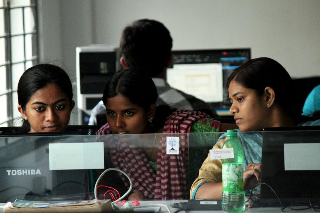 Young Indians Embrace Dating Apps Despite Social Taboos