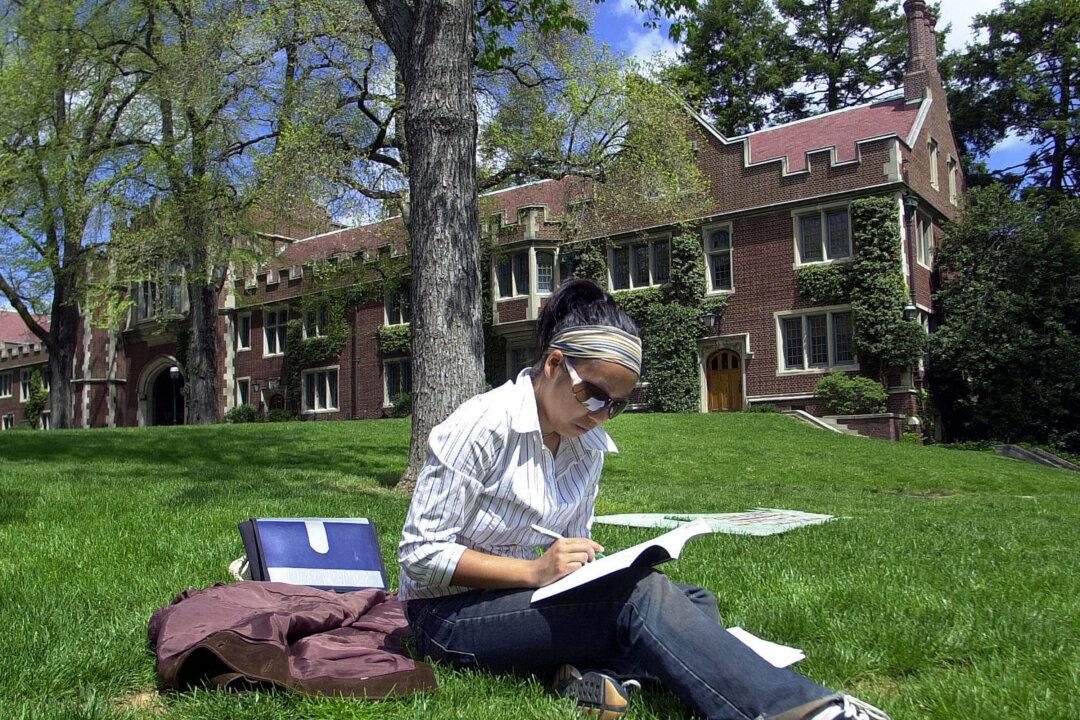 Canada’s Student Loan Process Too Complex, Report Finds