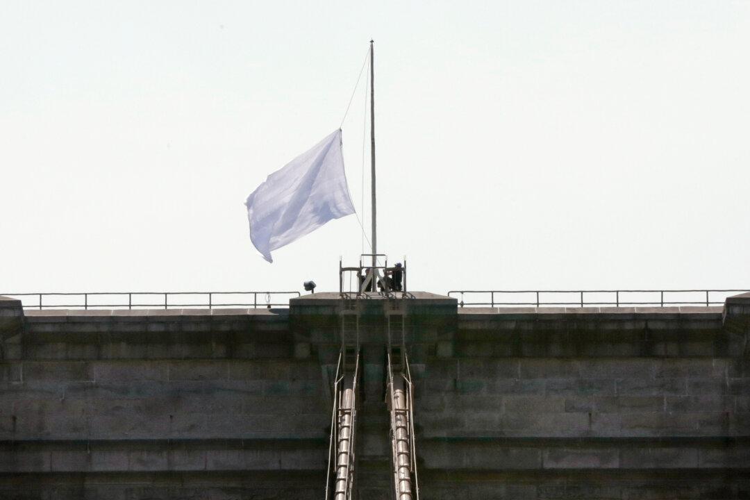 Mysterious White Flags Atop the Brooklyn Bridge Were Bleached