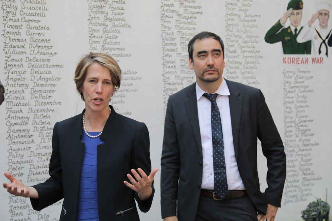 Teachout Sticks to Core Themes in Campaigning