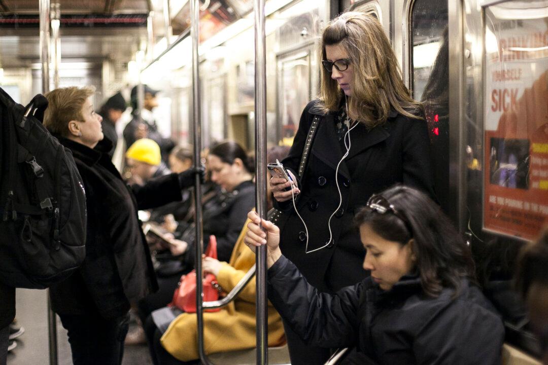 Report Card Ranks 7 Train First, 2 Train Last