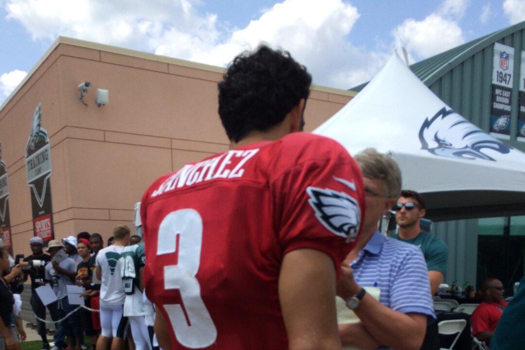 Chip Kelly And Nick Foles Impressed With Sanchez At Camp